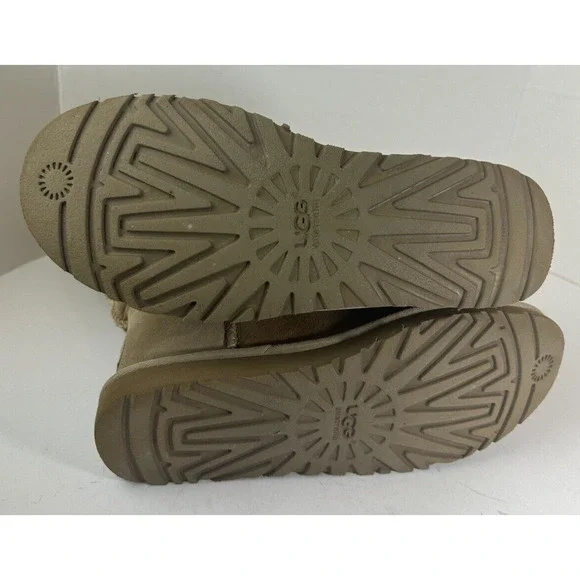 UGG Bailey Button Triplet II Boots Tall Fur Lined 1873 Tan Brown Women's Size 9 - Picture 12 of 16
